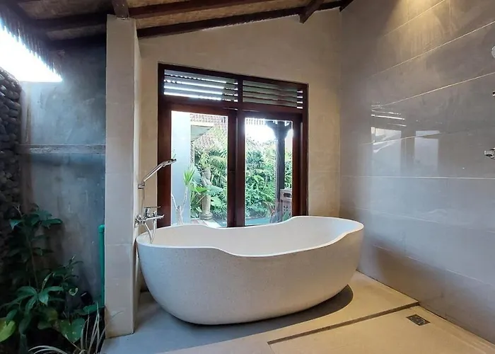 Villa Chic 1br Romantic And Private Pool At Puri Bhawana *