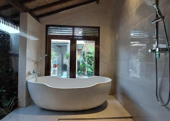 Villa Chic 1br Romantic And Private Pool At Puri Bhawana