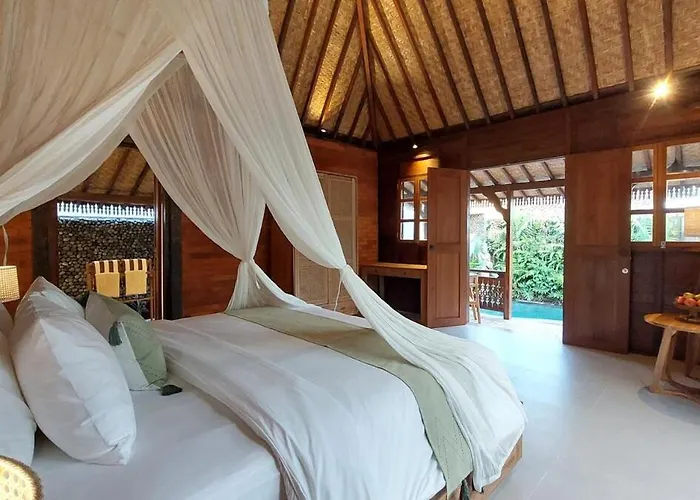 Chic 1br Romantic And Private Pool At Puri Bhawana