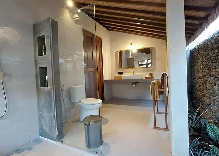 Villa Chic 1br Romantic And Private Pool At Puri Bhawana *