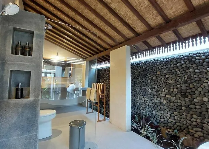 Chic 1br Romantic And Private Pool At Puri Bhawana *